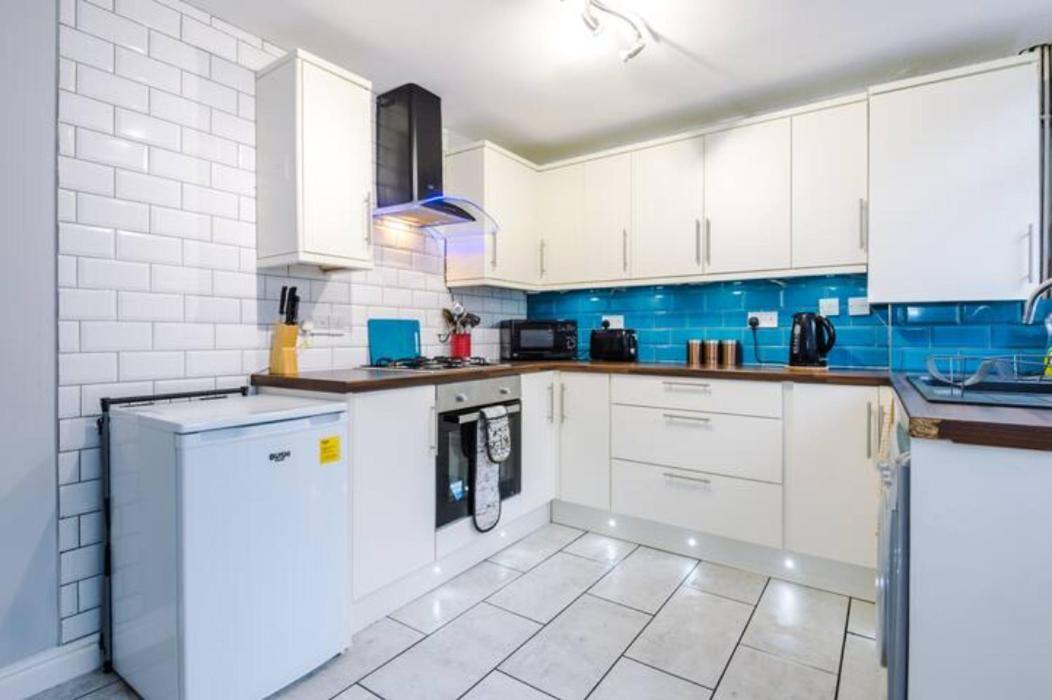 Anfield House 2 Bedroom 2 Mins From Anfield Stadium Sleeps 7 Holiday home *