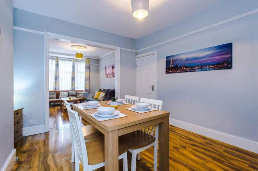 Holiday home Anfield House 2 Bedroom 2 Mins From Anfield Stadium Sleeps 7 Liverpool